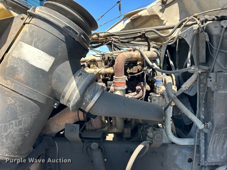 image for item DO1084 1987 Ford LT9000 semi truck