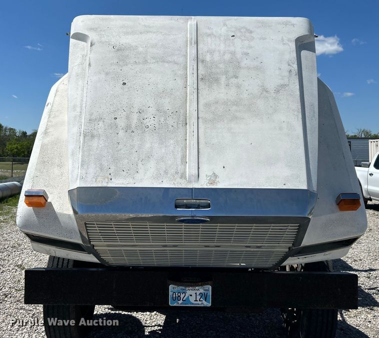 image for item DO1084 1987 Ford LT9000 semi truck