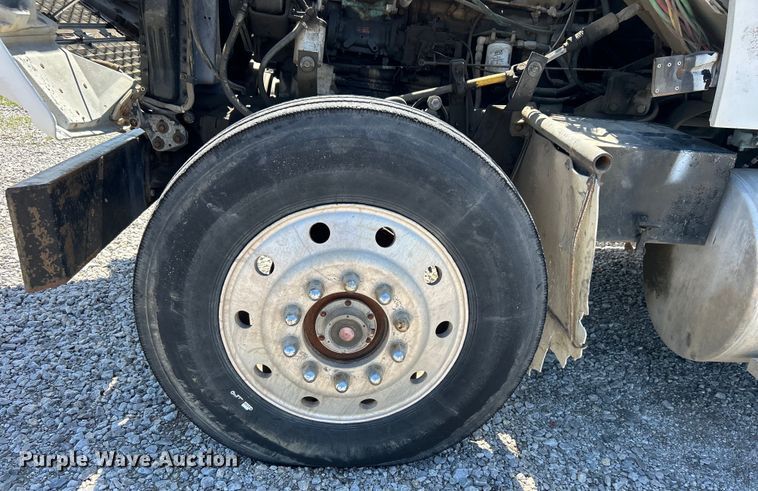 image for item DO1084 1987 Ford LT9000 semi truck