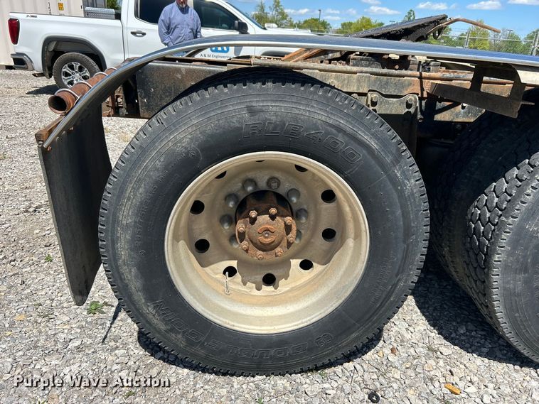 image for item DO1084 1987 Ford LT9000 semi truck