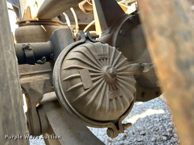 image for item DO1084 1987 Ford LT9000 semi truck