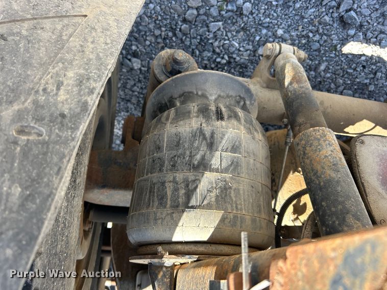 image for item DO1084 1987 Ford LT9000 semi truck