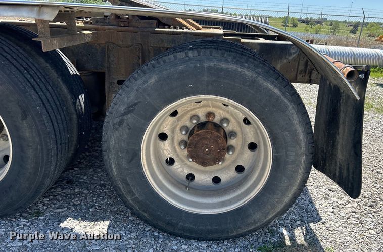 image for item DO1084 1987 Ford LT9000 semi truck