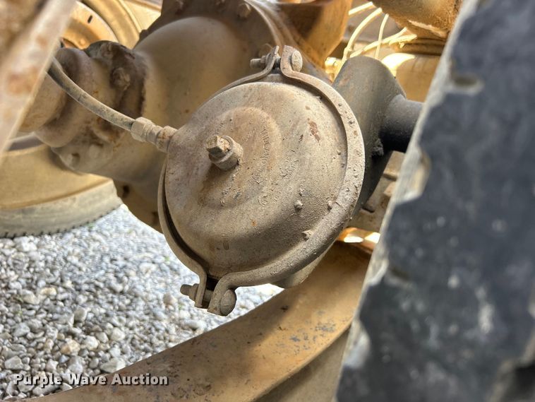 image for item DO1084 1987 Ford LT9000 semi truck