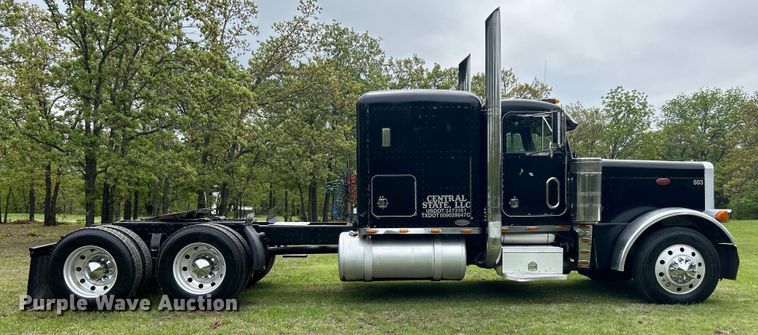 image for item DO1106 1994 Peterbilt  379 semi truck