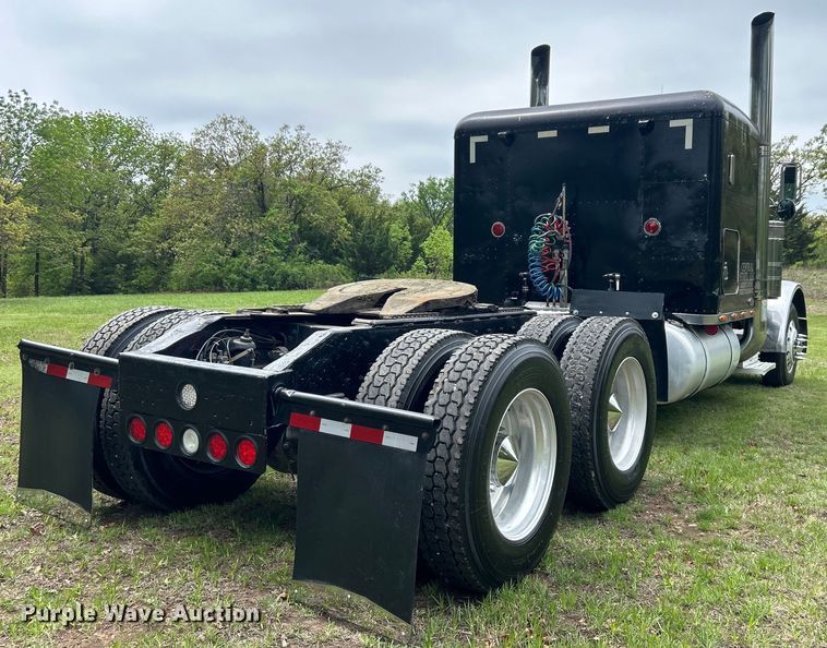 image for item DO1106 1994 Peterbilt  379 semi truck