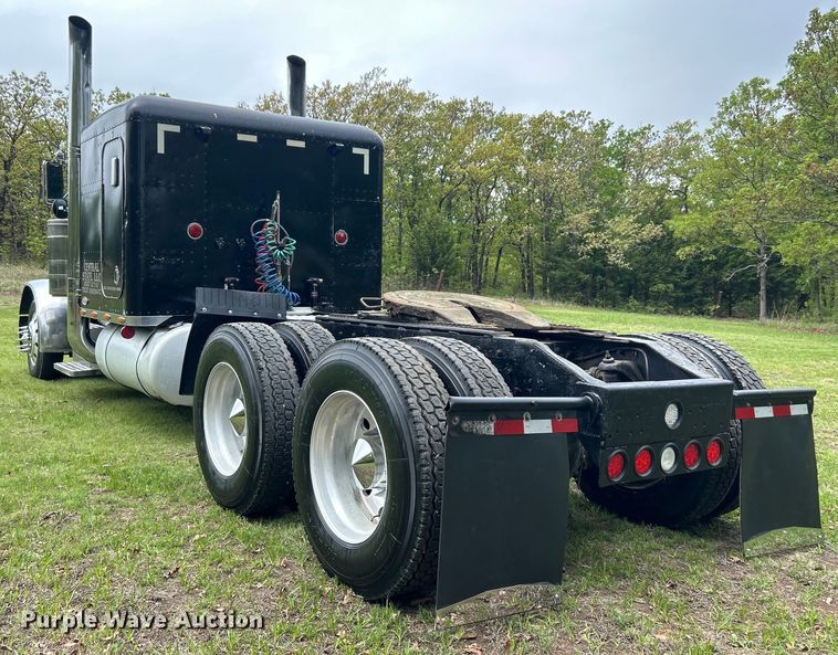 image for item DO1106 1994 Peterbilt  379 semi truck
