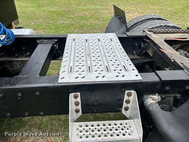 image for item DO1106 1994 Peterbilt  379 semi truck