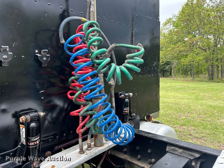 image for item DO1106 1994 Peterbilt  379 semi truck