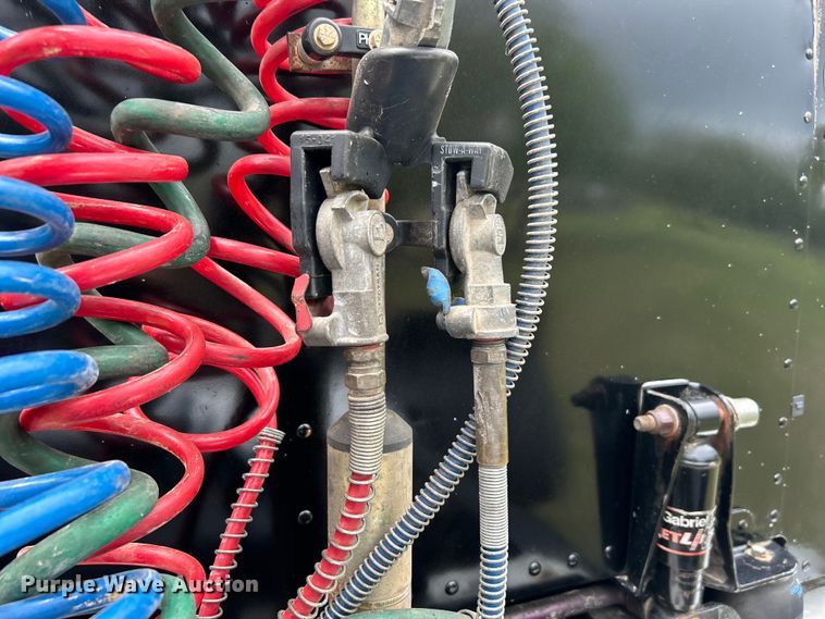 image for item DO1106 1994 Peterbilt  379 semi truck