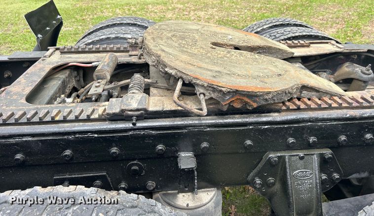 image for item DO1106 1994 Peterbilt  379 semi truck