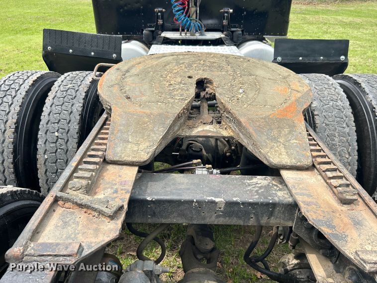 image for item DO1106 1994 Peterbilt  379 semi truck