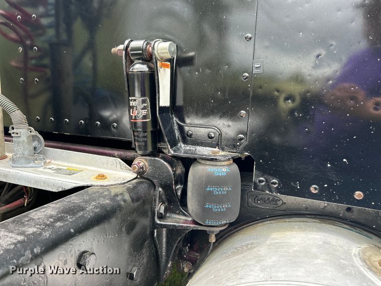 image for item DO1106 1994 Peterbilt  379 semi truck