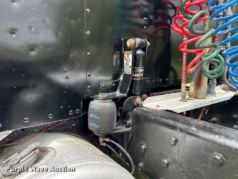 image for item DO1106 1994 Peterbilt  379 semi truck