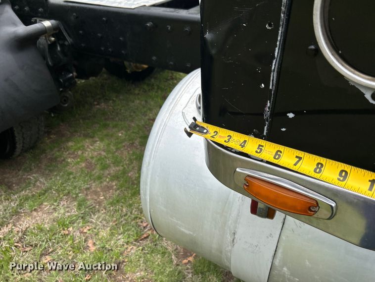 image for item DO1106 1994 Peterbilt  379 semi truck