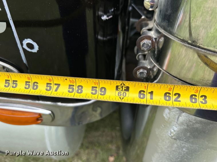 image for item DO1106 1994 Peterbilt  379 semi truck