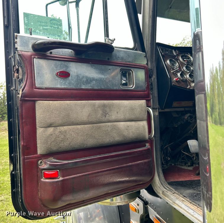 image for item DO1106 1994 Peterbilt  379 semi truck