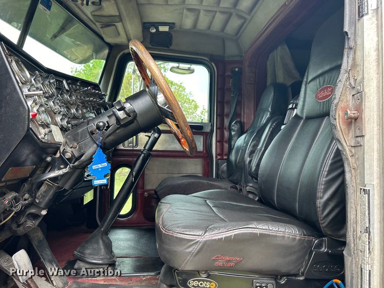 image for item DO1106 1994 Peterbilt  379 semi truck