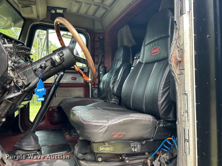 image for item DO1106 1994 Peterbilt  379 semi truck