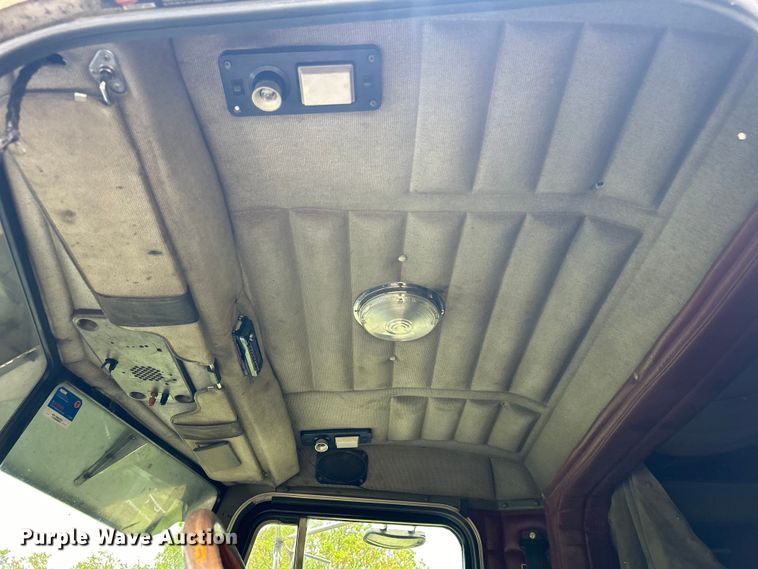 image for item DO1106 1994 Peterbilt  379 semi truck