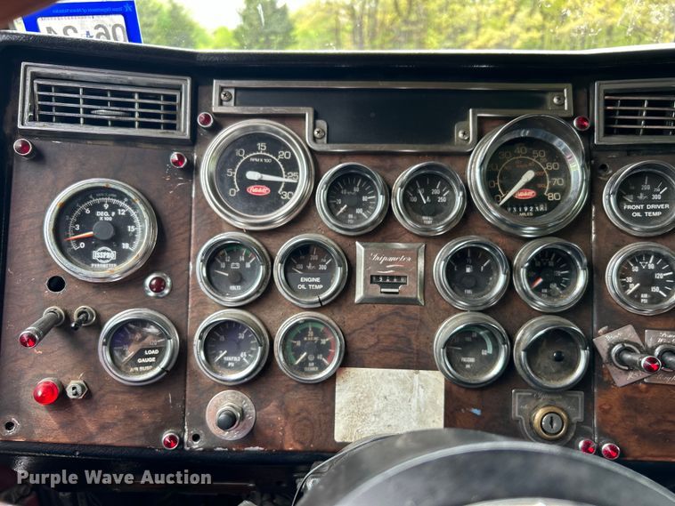 image for item DO1106 1994 Peterbilt  379 semi truck