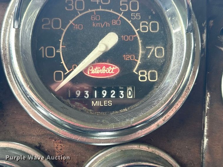 image for item DO1106 1994 Peterbilt  379 semi truck