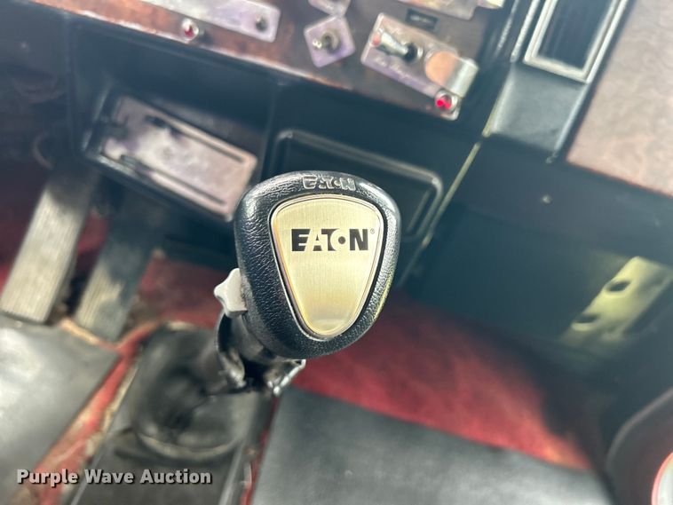 image for item DO1106 1994 Peterbilt  379 semi truck