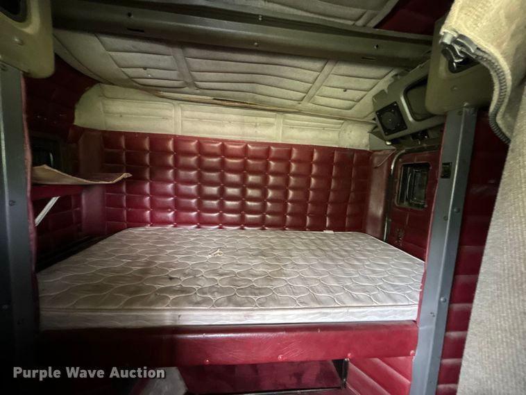 image for item DO1106 1994 Peterbilt  379 semi truck