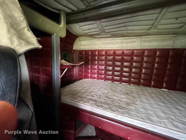 image for item DO1106 1994 Peterbilt  379 semi truck