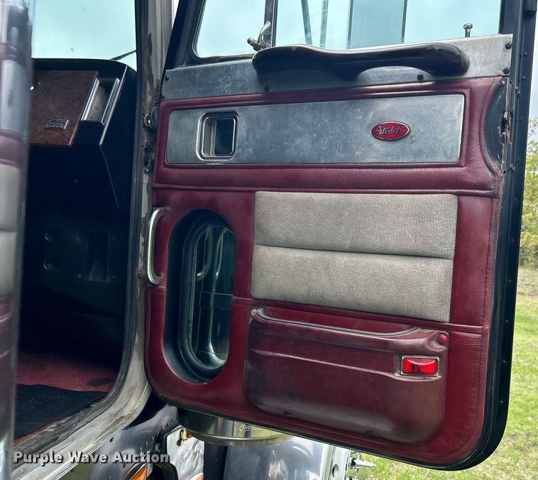 image for item DO1106 1994 Peterbilt  379 semi truck