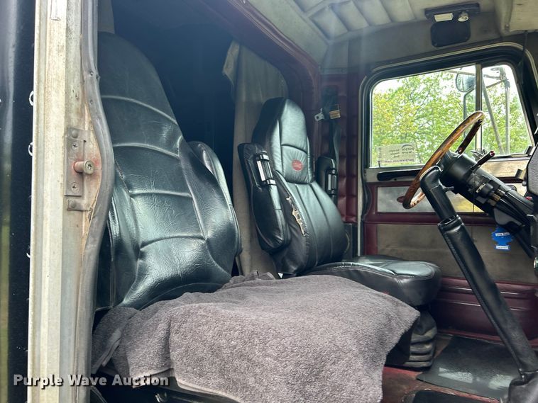 image for item DO1106 1994 Peterbilt  379 semi truck