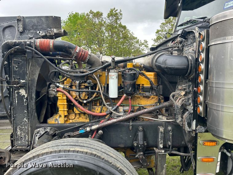 image for item DO1106 1994 Peterbilt  379 semi truck