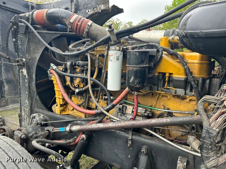 image for item DO1106 1994 Peterbilt  379 semi truck