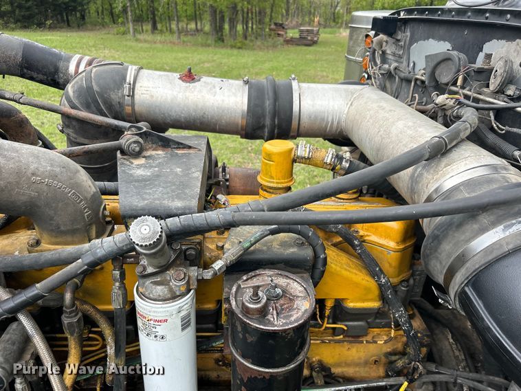 image for item DO1106 1994 Peterbilt  379 semi truck