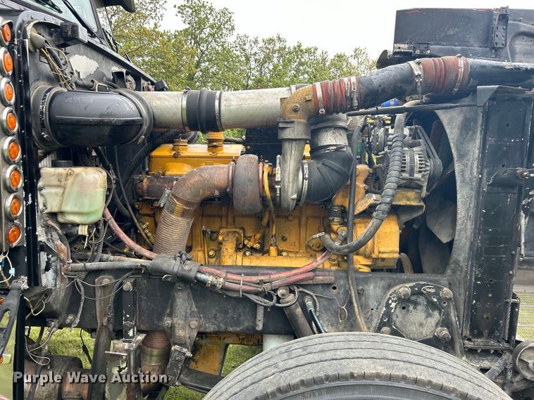 image for item DO1106 1994 Peterbilt  379 semi truck