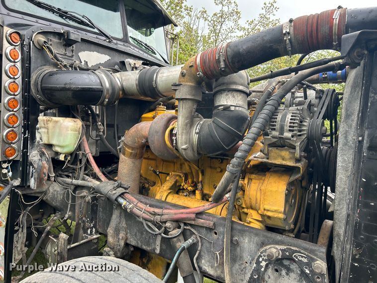 image for item DO1106 1994 Peterbilt  379 semi truck