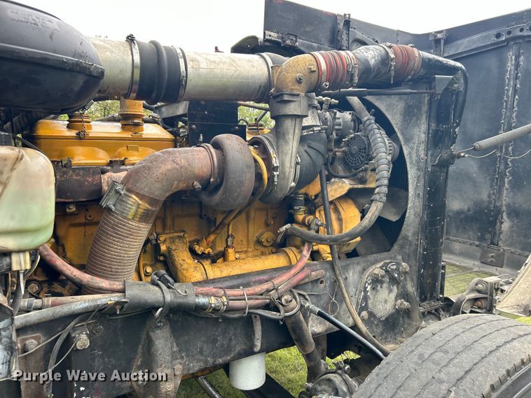 image for item DO1106 1994 Peterbilt  379 semi truck