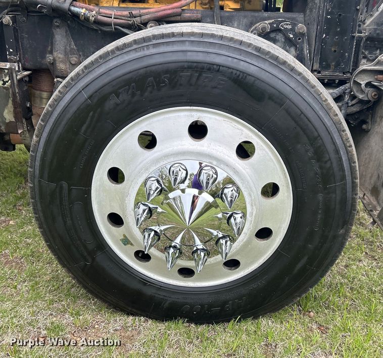 image for item DO1106 1994 Peterbilt  379 semi truck