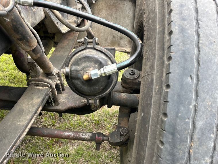 image for item DO1106 1994 Peterbilt  379 semi truck