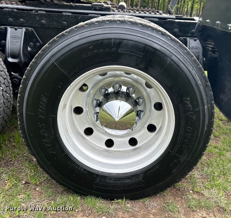 image for item DO1106 1994 Peterbilt  379 semi truck