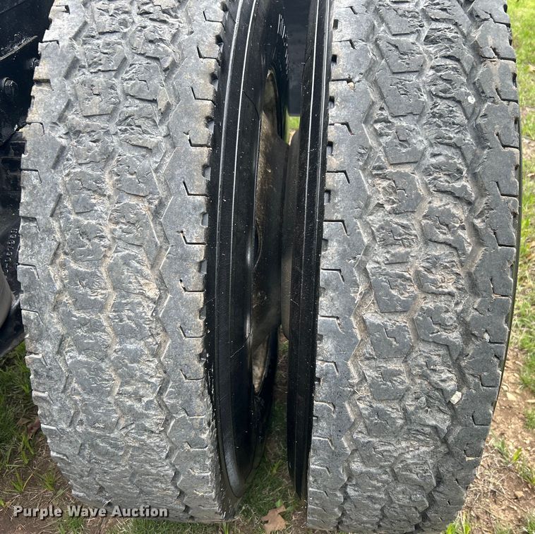 image for item DO1106 1994 Peterbilt  379 semi truck