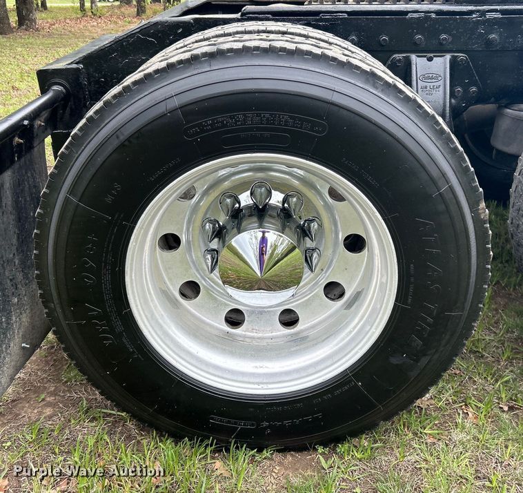 image for item DO1106 1994 Peterbilt  379 semi truck