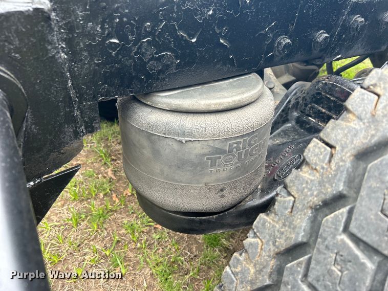 image for item DO1106 1994 Peterbilt  379 semi truck