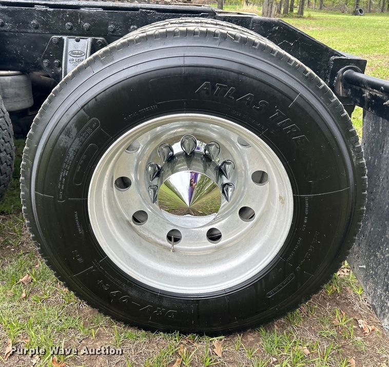 image for item DO1106 1994 Peterbilt  379 semi truck