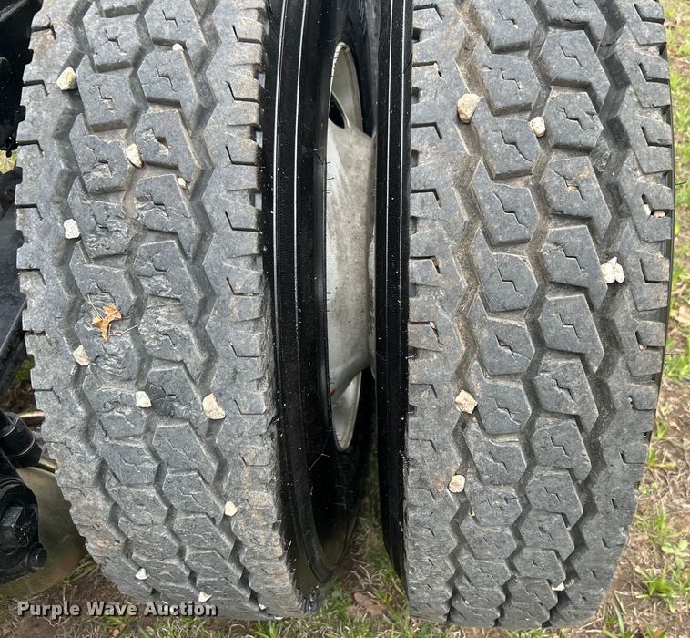 image for item DO1106 1994 Peterbilt  379 semi truck