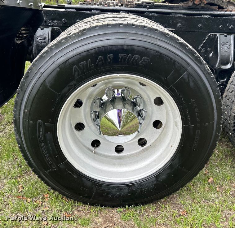 image for item DO1106 1994 Peterbilt  379 semi truck