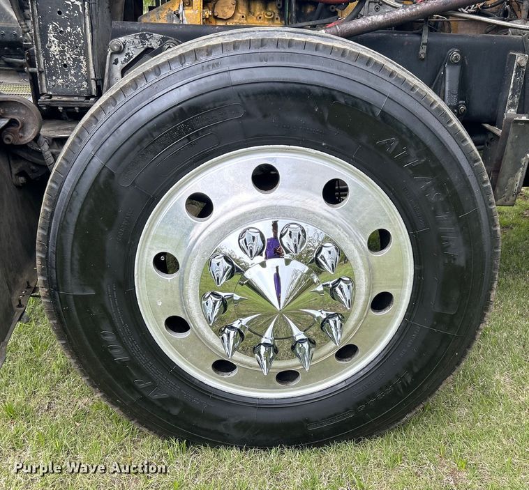 image for item DO1106 1994 Peterbilt  379 semi truck