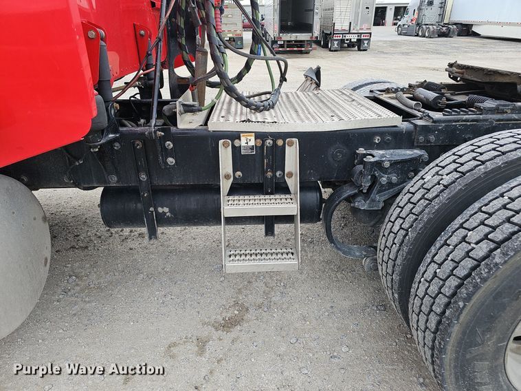 image for item DP0836 2008 Peterbilt 386 semi truck