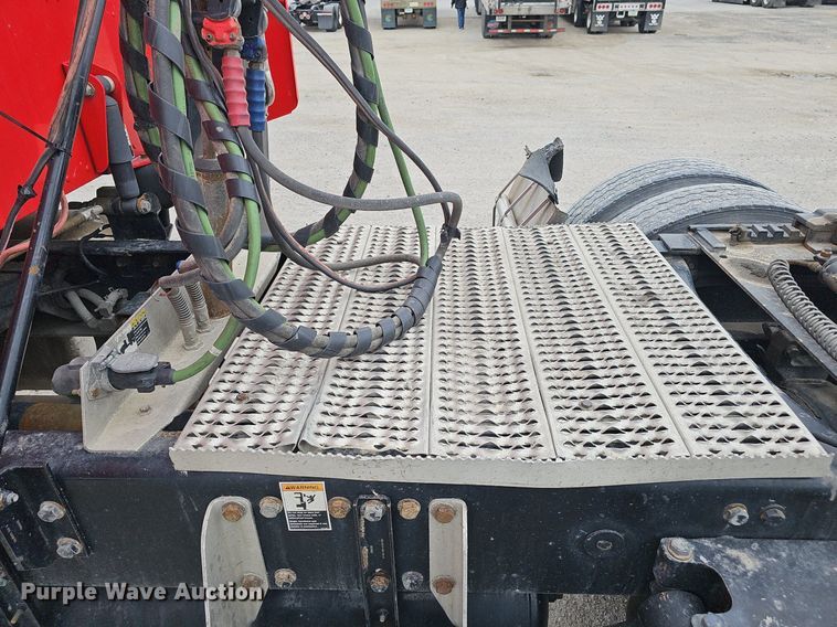 image for item DP0836 2008 Peterbilt 386 semi truck