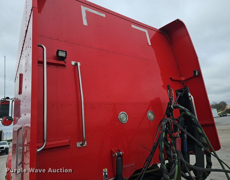 image for item DP0836 2008 Peterbilt 386 semi truck